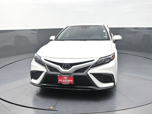 Used 2024 Toyota Camry SE FWD image 2