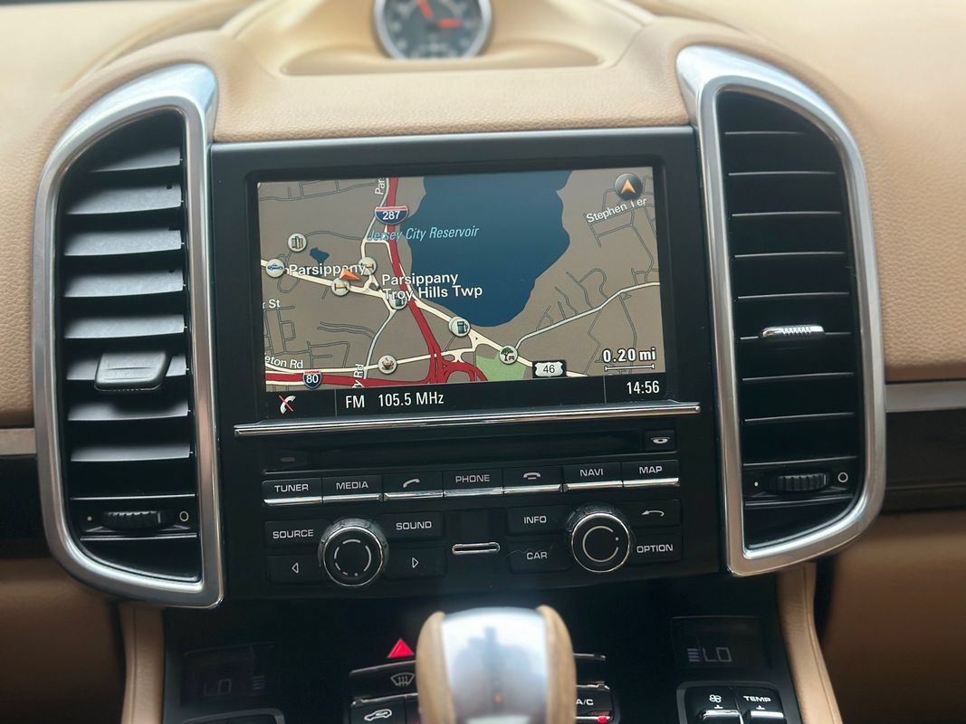 Used 2014 Porsche Cayenne Diesel AWD/4WD image 16