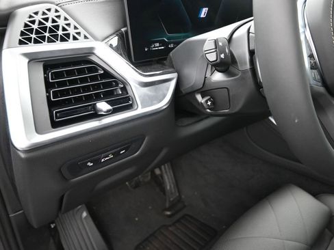 New 2026 BMW X5 xDrive50e image 17