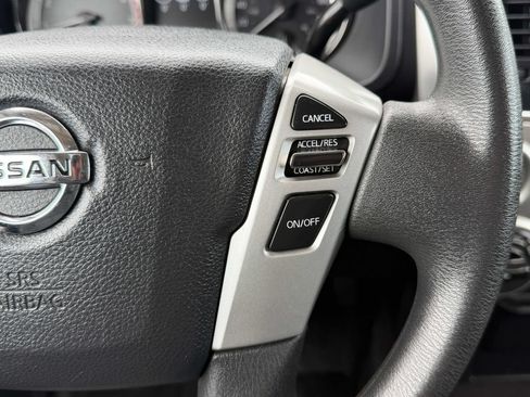 Used 2018 Nissan Titan SV AWD/4WD image 35