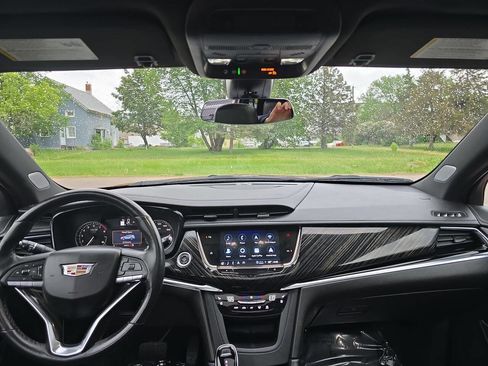 Used 2023 Cadillac XT6 Premium Luxury image 21