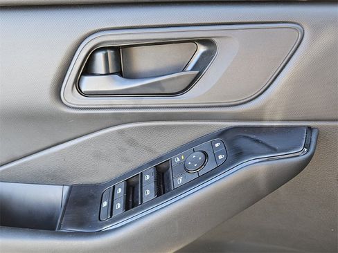 Certified 2025 Nissan Rogue S image 29