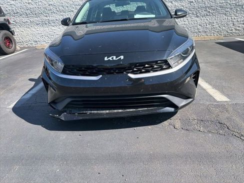 Used 2022 Kia Forte LXS w/ LXS Technology Package FWD image 2