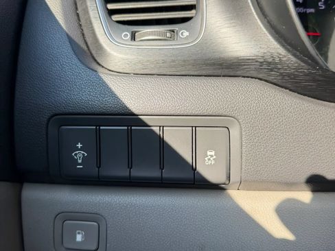 Used 2015 Kia Sedona LX FWD image 23