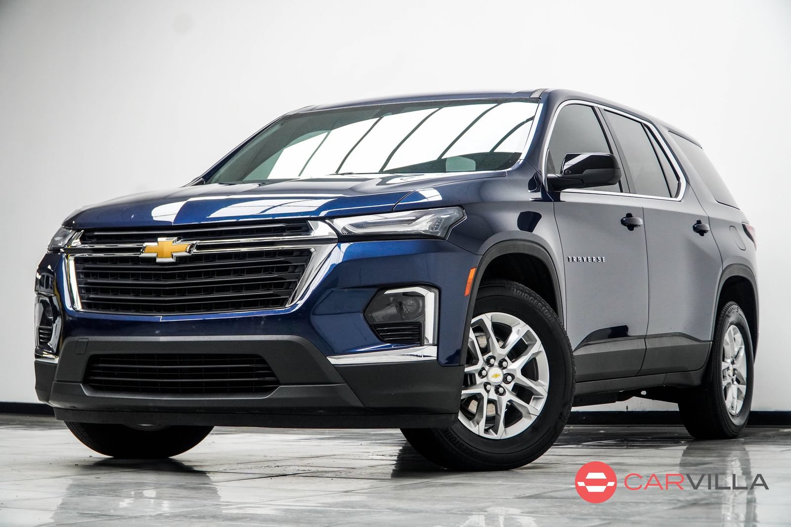 Used 2023 Chevrolet Traverse LS FWD image 1