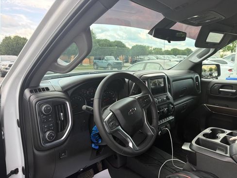 Used 2022 Chevrolet Silverado 1500 RST w/ Redline Edition AWD/4WD image 6