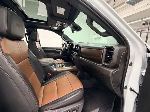 Certified 2024 Chevrolet Silverado 3500 High Country w/ High Country Premium Package image 33