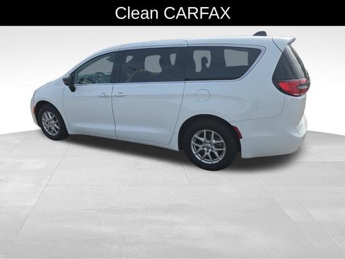 Used 2025 Chrysler Pacifica Select FWD image 6