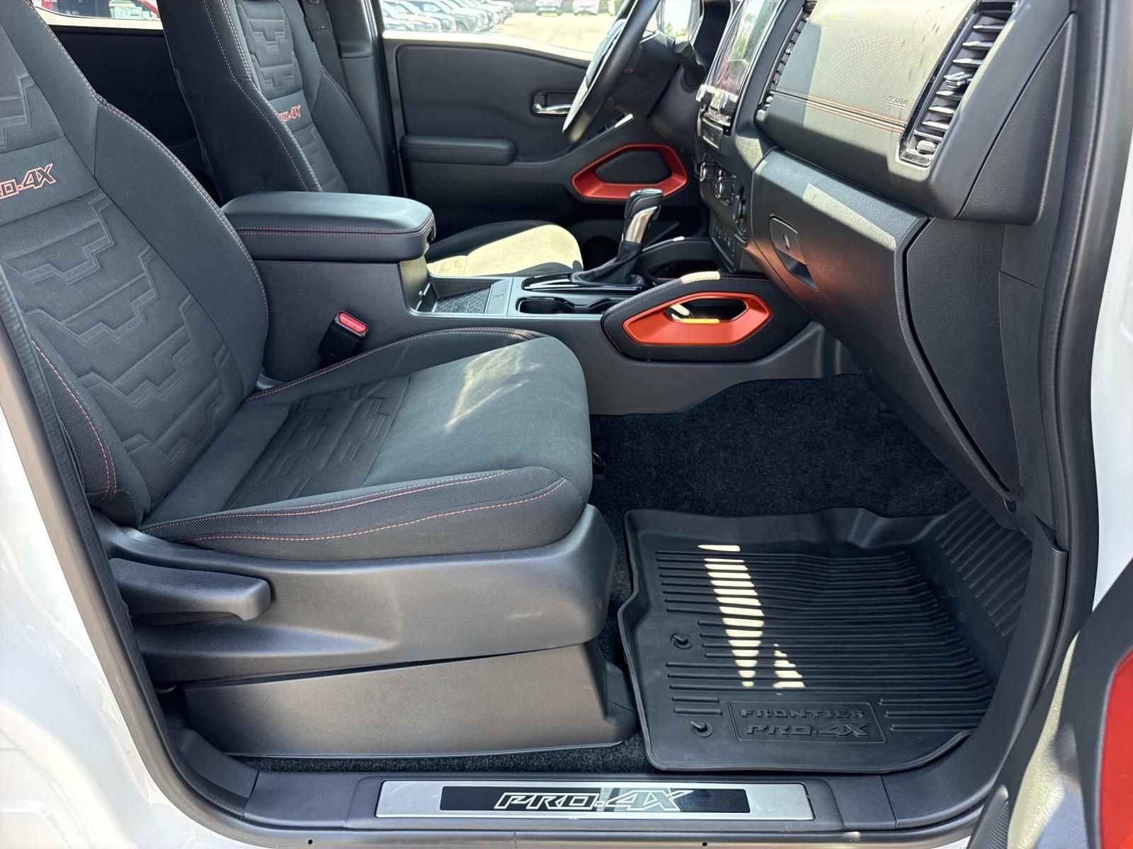 Used 2022 Nissan Frontier PRO-4X AWD/4WD image 25