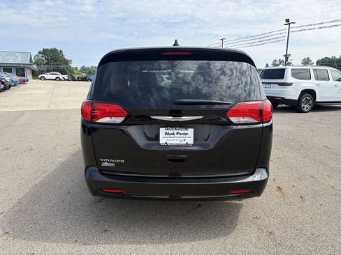 Used 2023 Chrysler Voyager LX FWD image 4