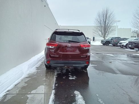 Certified 2019 Toyota Highlander XLE image 3