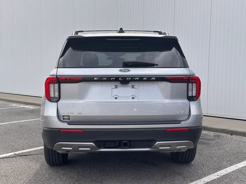 Used 2025 Ford Explorer Active w/ Active Comfort Package image 4