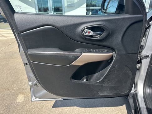 Used 2017 Jeep Cherokee Latitude w/ True North Edition AWD/4WD image 16