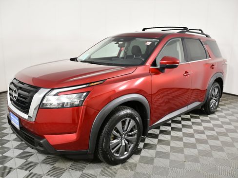 Used 2022 Nissan Pathfinder SV image 10