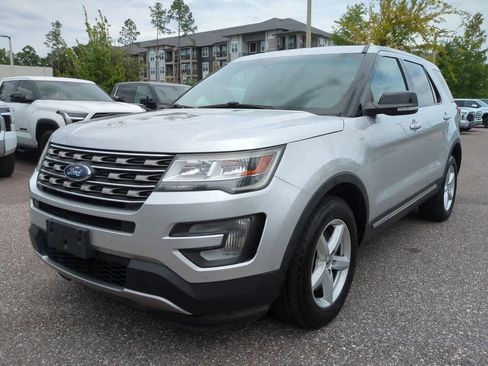 Used 2016 Ford Explorer XLT w/ Equipment Group 202A AWD/4WD image 2