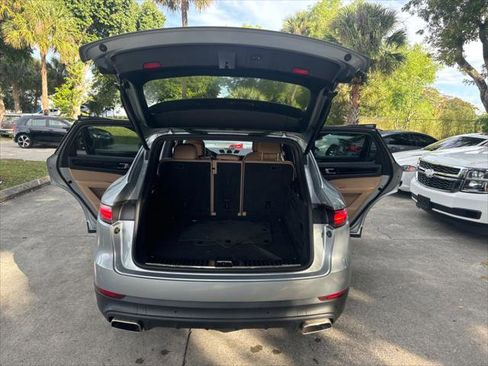 Used 2020 Porsche Cayenne image 23