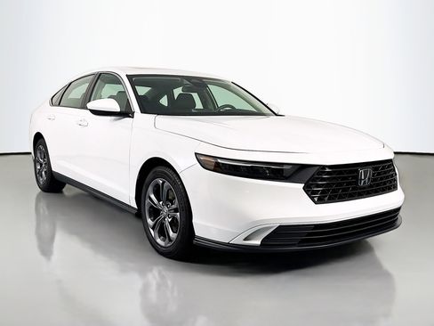 Certified 2023 Honda Accord EX image 3