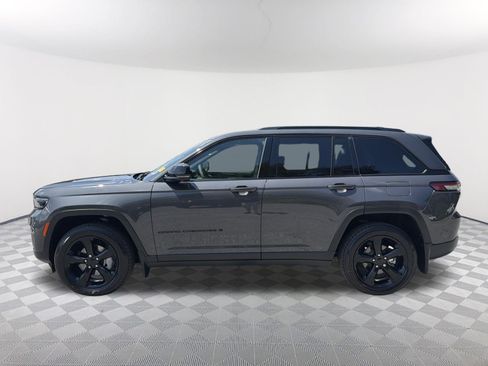 Used 2025 Jeep Grand Cherokee Limited w/ Luxury Tech Group II RWD image 2