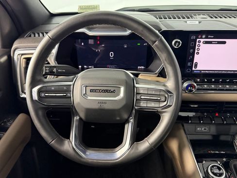 Used 2023 GMC Canyon Denali image 14