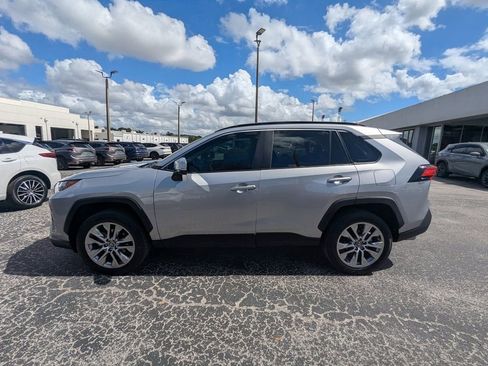 Used 2023 Toyota RAV4 XLE Premium image 5