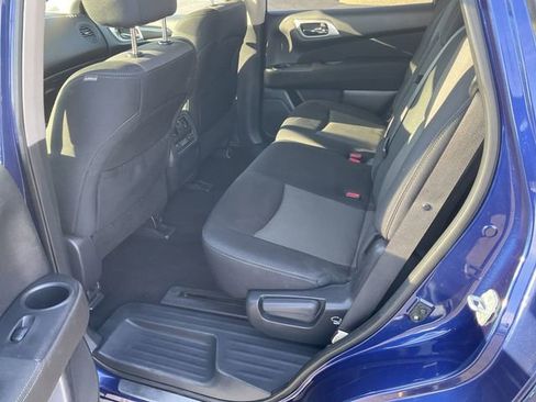 Used 2017 Nissan Pathfinder S image 12