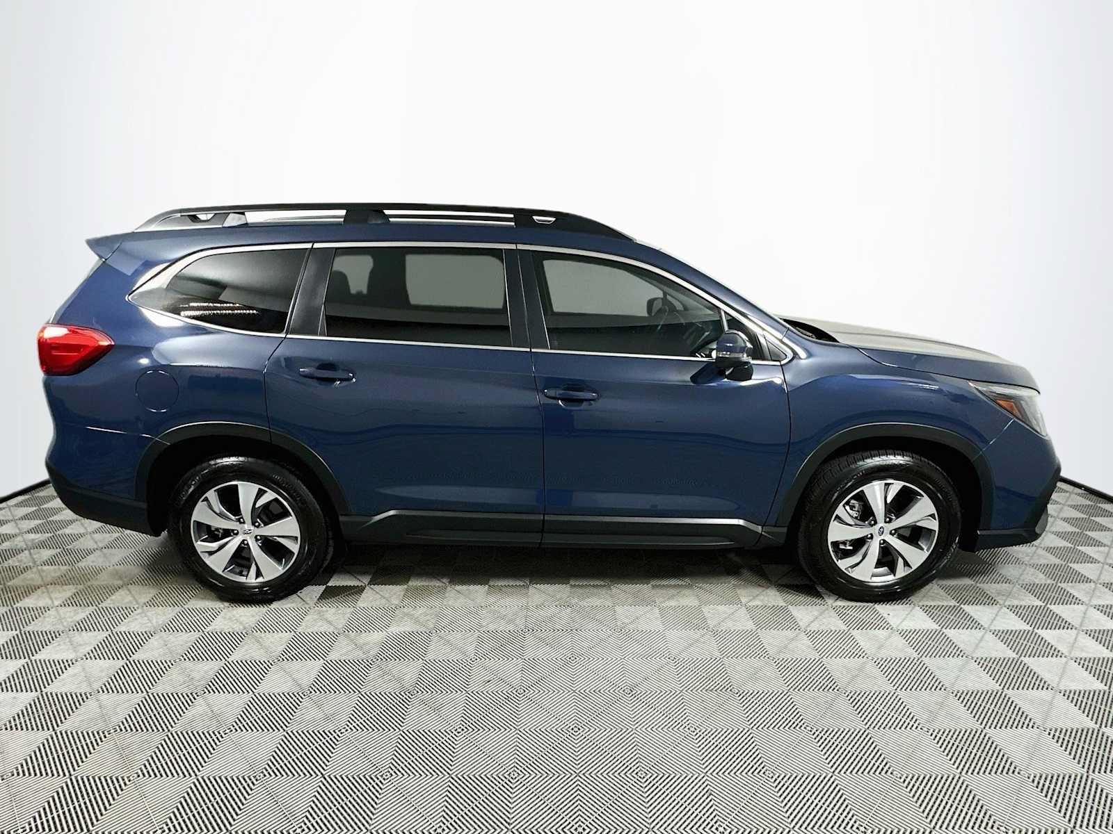 Used 2023 Subaru Ascent Premium AWD/4WD image 8