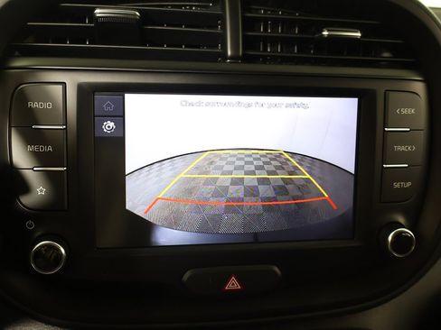 Used 2022 Kia Soul LX image 40