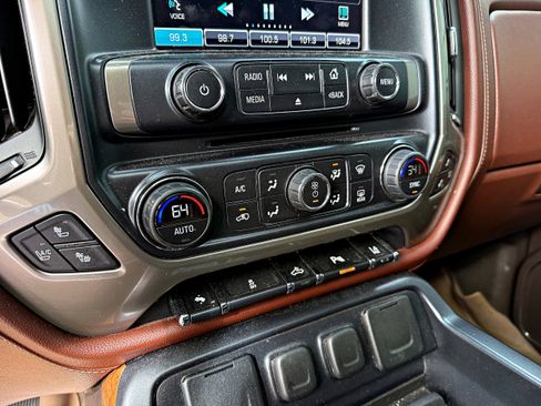 Used 2014 Chevrolet Silverado 1500 High Country w/ High Country Premium Package image 17