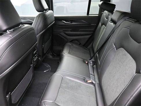 New 2025 Jeep Grand Cherokee Altitude image 15