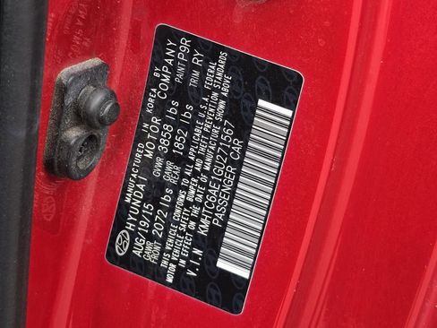 Used 2016 Hyundai Veloster Turbo image 18