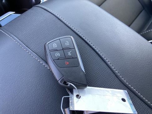 Used 2025 Buick Enclave Preferred w/ Power Package image 46