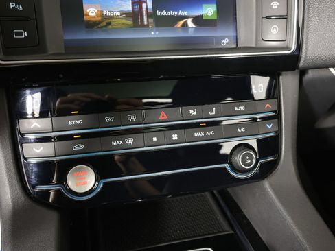 Used 2018 Jaguar F-PACE Prestige AWD/4WD image 39