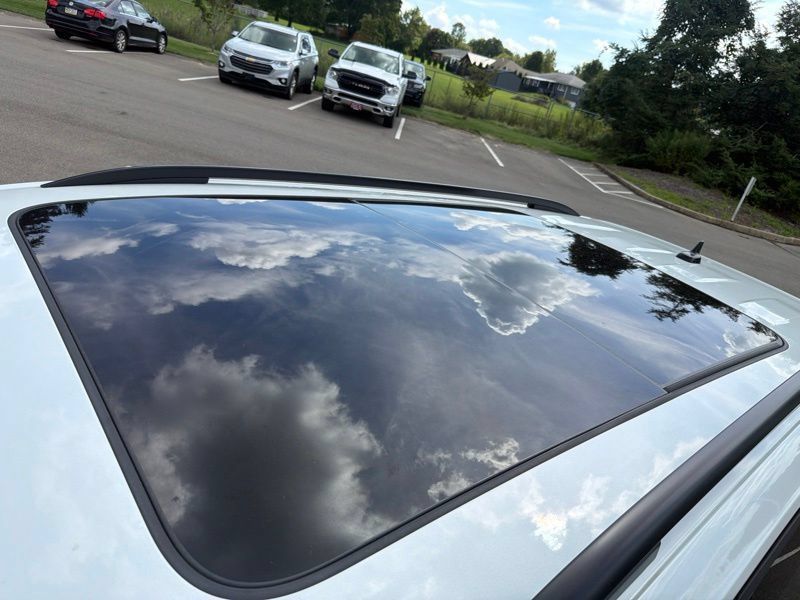 Used 2023 Volkswagen Tiguan SE R-Line FWD image 36