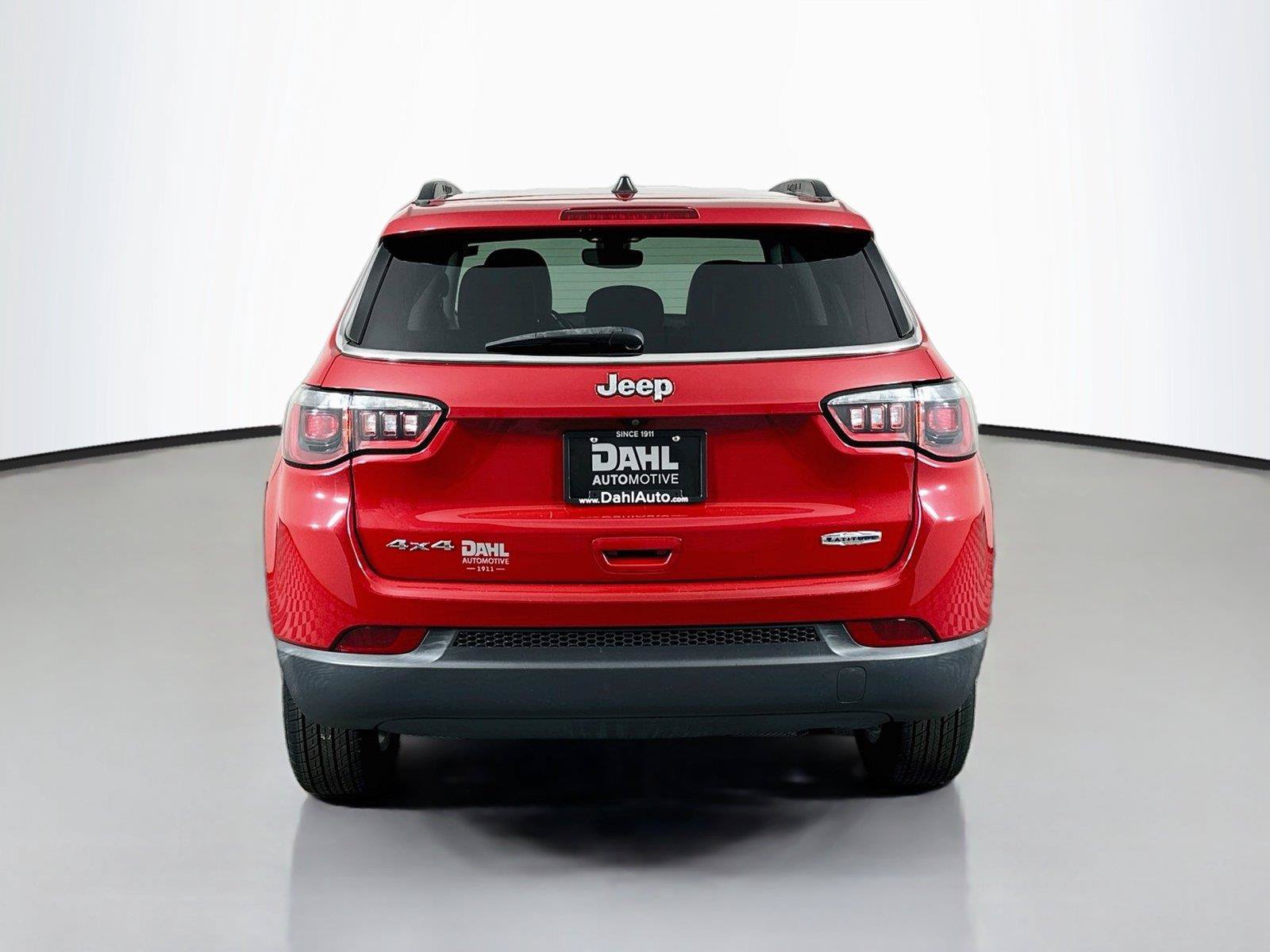 Used 2019 Jeep Compass Latitude w/ Cold Weather Group AWD/4WD image 12