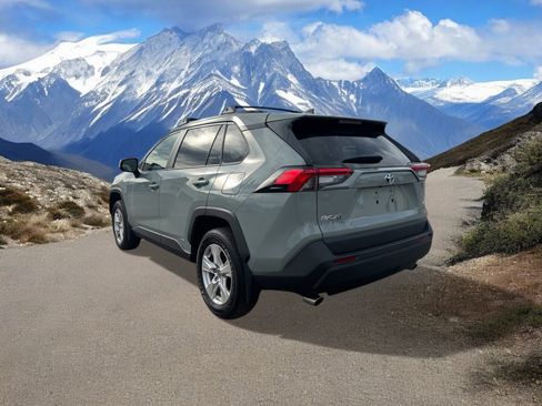 Used 2021 Toyota RAV4 XLE image 3