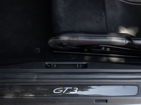 Certified 2018 Porsche 911 GT3 RWD image 20