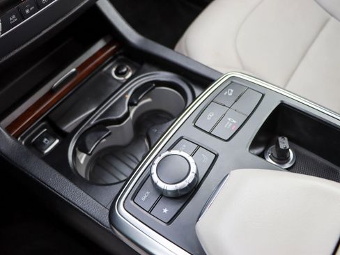 Used 2015 Mercedes-Benz GL 550 4MATIC image 64