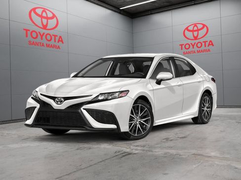 Used 2024 Toyota Camry SE image 1