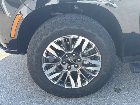 Used 2025 Chevrolet Suburban Z71 AWD/4WD image 70