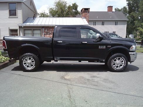Used 2018 RAM 2500 Laramie w/ Snow Chief Group AWD/4WD image 6