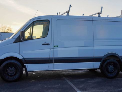 Used 2017 Freightliner Sprinter 2500 w/ Convenience Package RWD image 3