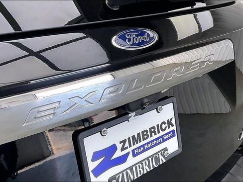 Used 2022 Ford Explorer XLT w/ Equipment Group 202A AWD/4WD image 9