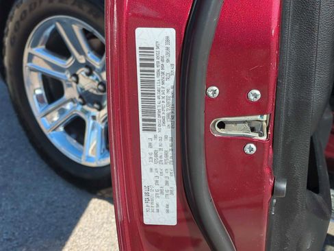 Used 2018 RAM 1500 Lone Star image 32