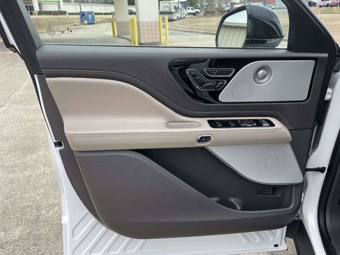 Used 2023 Lincoln Aviator Reserve w/ Equipment Group 201A image 15