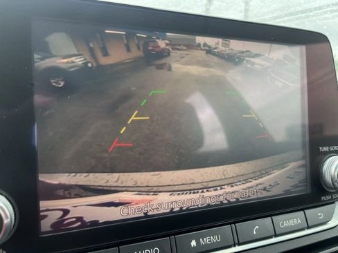 Used 2021 Nissan Altima 2.5 SV image 2