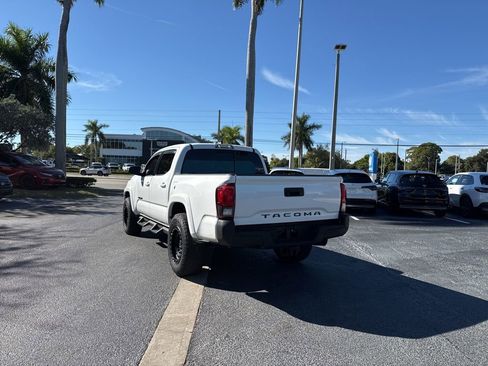 Used 2020 Toyota Tacoma SR5 image 9