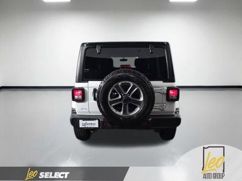 Used 2022 Jeep Wrangler Unlimited Sahara w/ Cold Weather Group AWD/4WD image 7