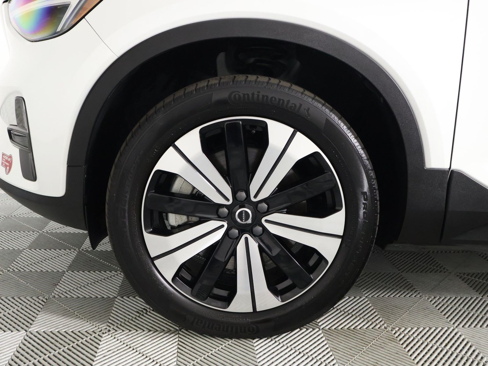 Certified 2023 Volvo XC40 Recharge Core AWD/4WD image 26