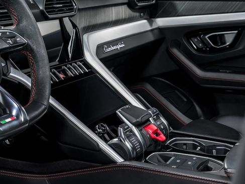 Used 2020 Lamborghini Urus AWD/4WD image 22