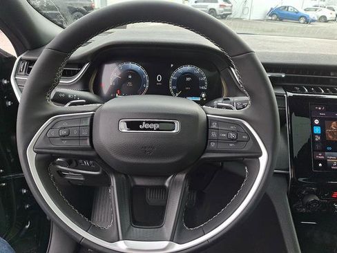 New 2025 Jeep Grand Cherokee Altitude image 16